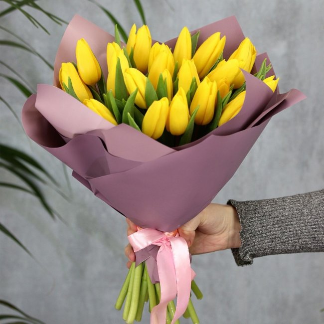 25 желтых тюльпанов к 8 марта
