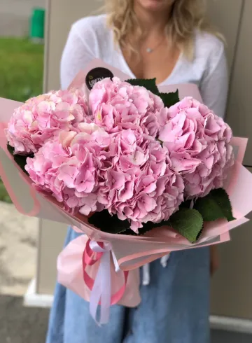 Букет с гортензией «Айлен» от интернет-магазина цветов в 