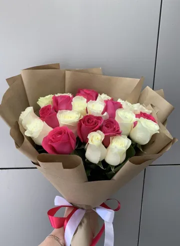 Букет из 25 роз «Нежный микс» от интернет-магазина цветов в 