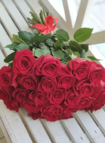 25 роз Фридом 60 см от интернет-магазина цветов в 