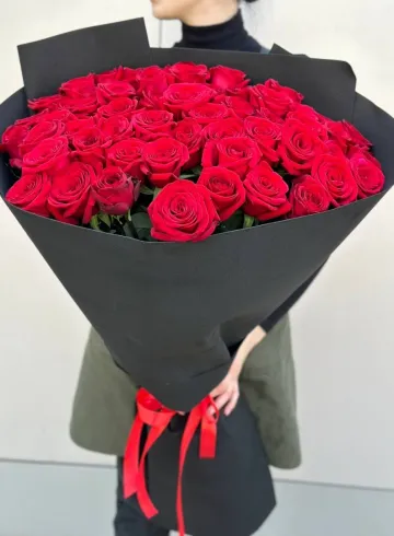Букет 51 роза «Премиум для любимой» от интернет-магазина цветов в 