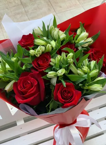 Розы и альстромерии от интернет-магазина цветов в 