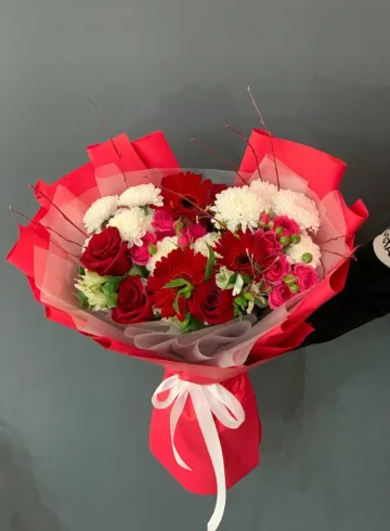 Яркий букет для мамы от интернет-магазина цветов в 