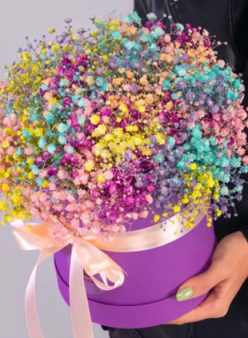 Букет из гипсофилы в шляпной коробке от интернет-магазина цветов в 