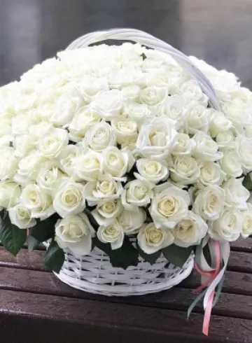 101 белая роза в корзине от интернет-магазина цветов в 