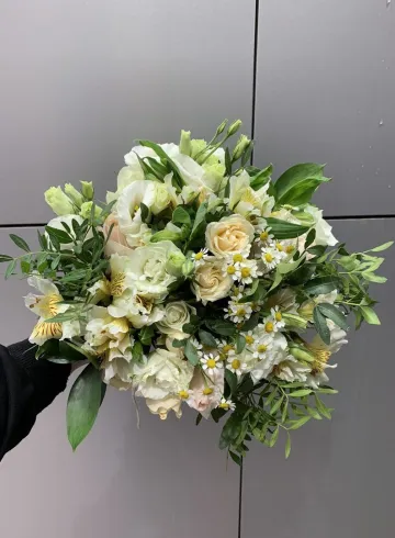 Свадебный букет невесты 4 от интернет-магазина цветов в 