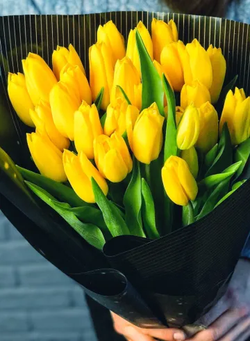 25 желтых тюльпанов от интернет-магазина цветов в 