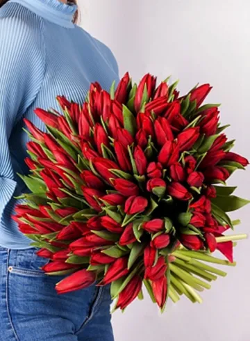 101 красный тюльпан от интернет-магазина цветов в 