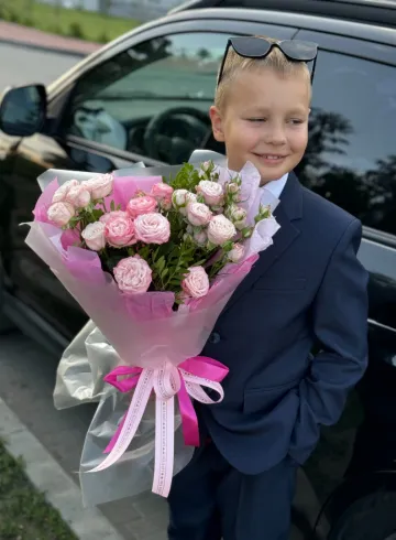 Букет к 1 сентября №2 размер M от интернет-магазина цветов в 