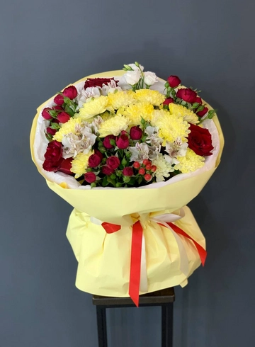 Букет «Яркое событие» от интернет-магазина цветов в 