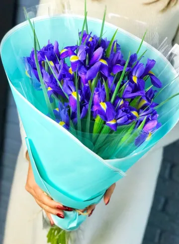 Букет из 15 ирисов от интернет-магазина цветов в 