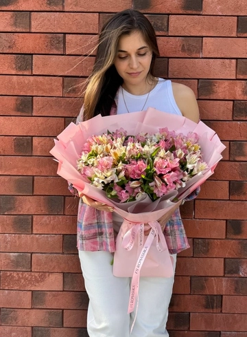 Букет из 25 альстромерий микс от интернет-магазина цветов в 